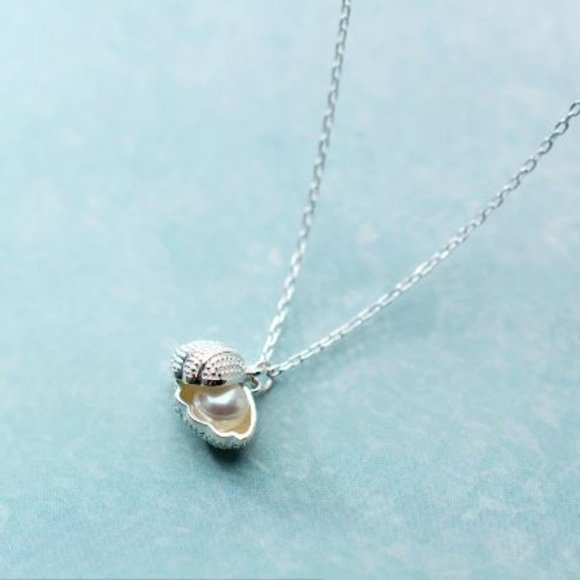 Jewelry - .925 Sterling Silver Claim w/ Fresh Water Pearl inside-16” Chain w/ 1 1/2” Ext